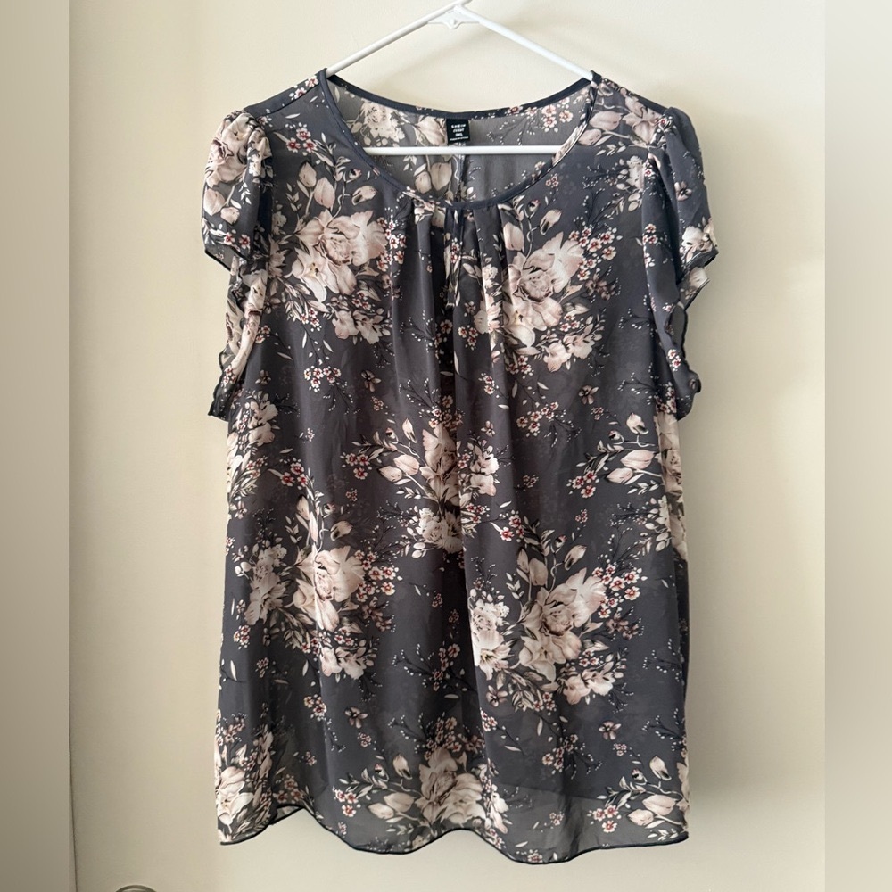 SHEIN Curve Sheer Floral Top